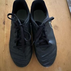Youth Nike Indoor Soccer Shoes